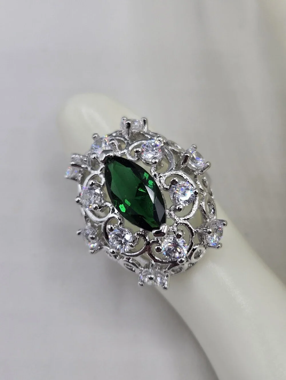 Swarovski Crystal Elements Silver Statement Ring Emerald Green Size 8 Marquise